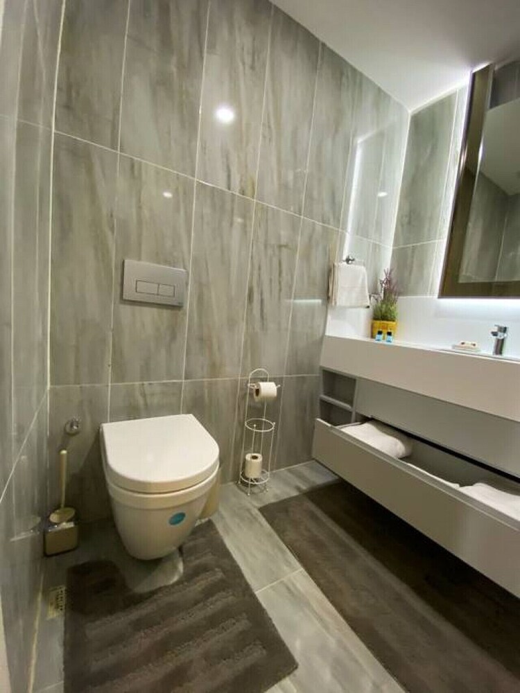 Exclusive 2 1 Apartment 2 Bathrooms - Core Living