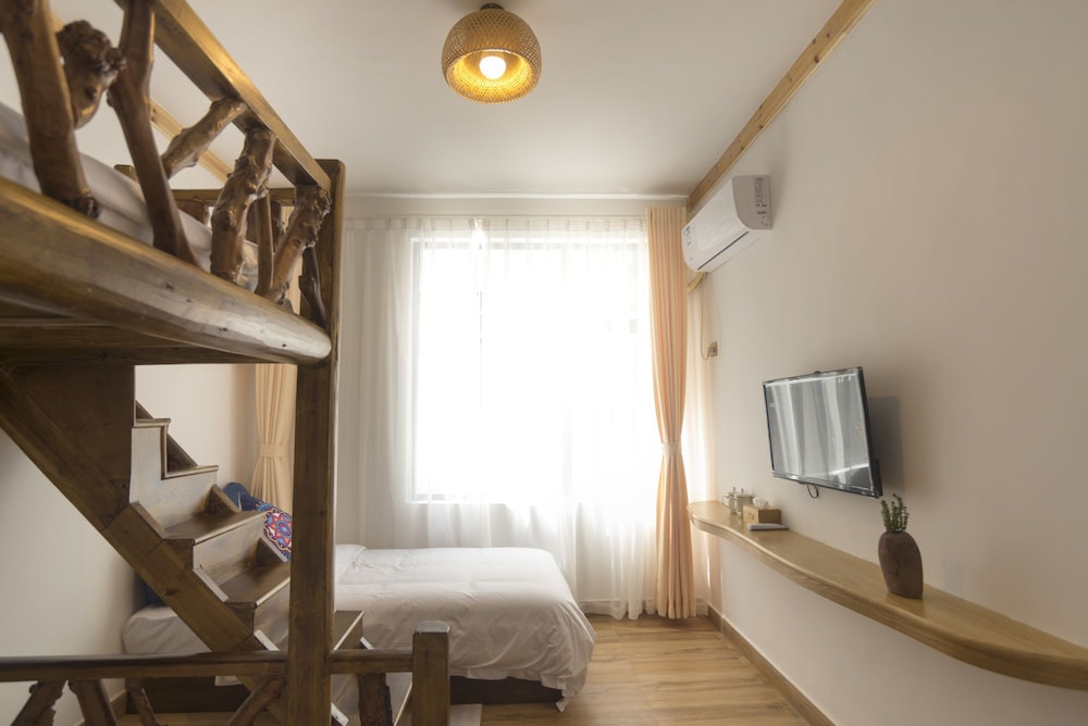 Jiesu Renwen Guest House