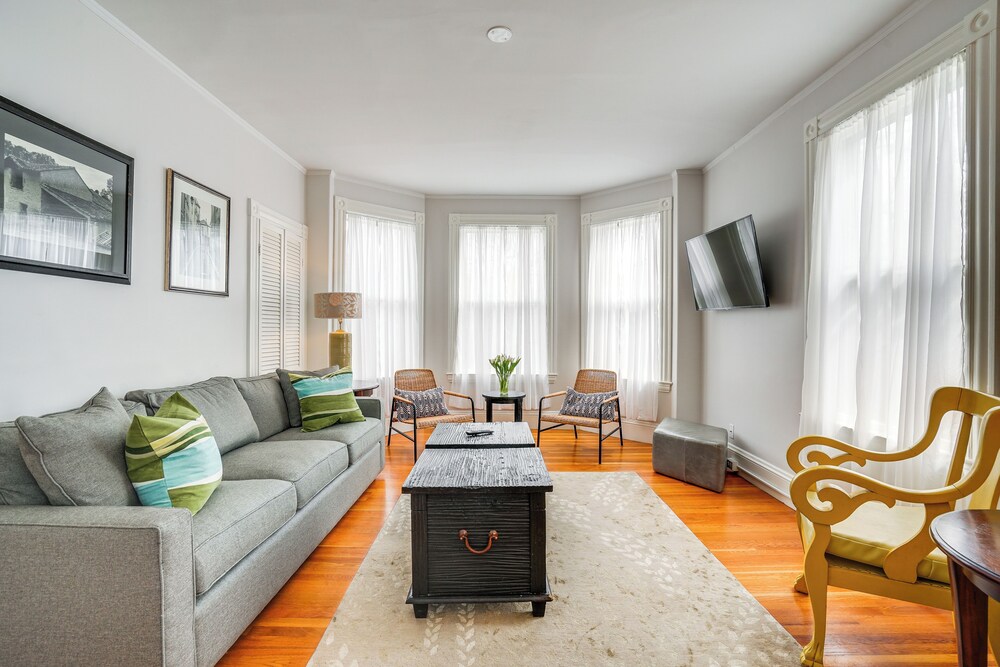 Walk to Harvard Square: Apartment in Cambridge