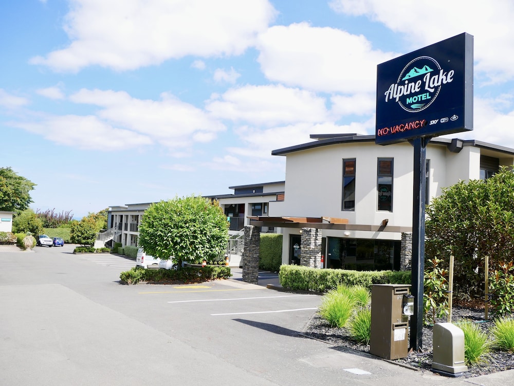 Hotel Alpine Lake Motel