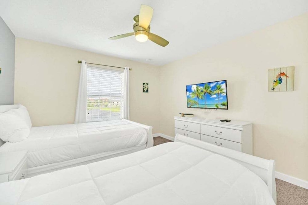 Beautiful Paradise Palms Retreat 4 Bedroom Townhouse
