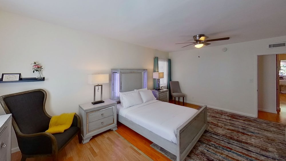 Disneyland Renovated 3BR Fullerton House w Garage Fenced Yard p56