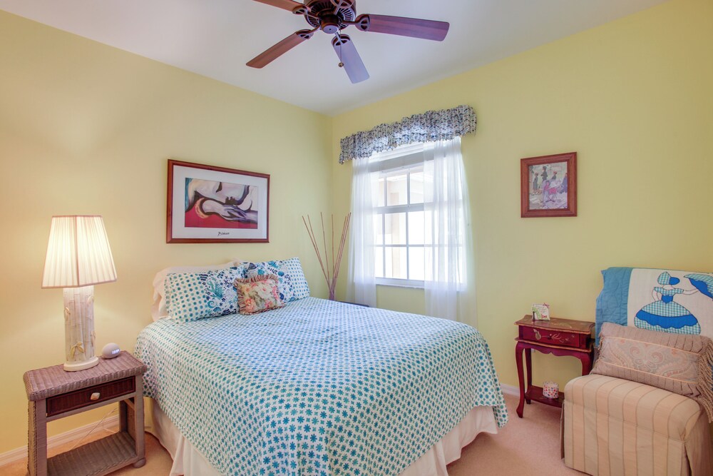 3 Mi to Dtwn Fort Myers: Condo w/ Pool & Hot Tub