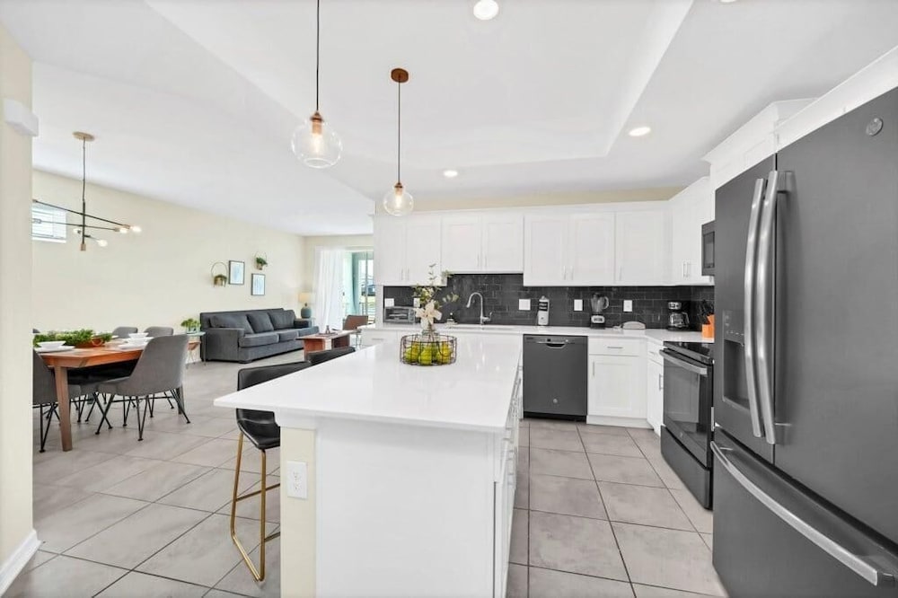 3131 PD - Luxury 3-bed Condo in Storey Lake Resort