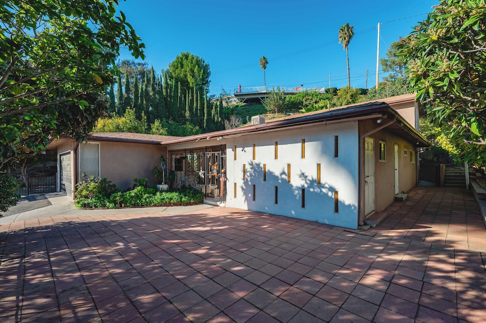 Newly Updated Family Retreat Safe Area Near Dtla