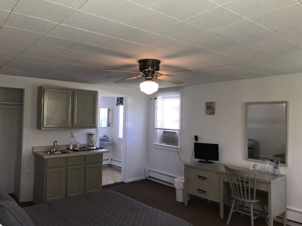 White Feather Motel
