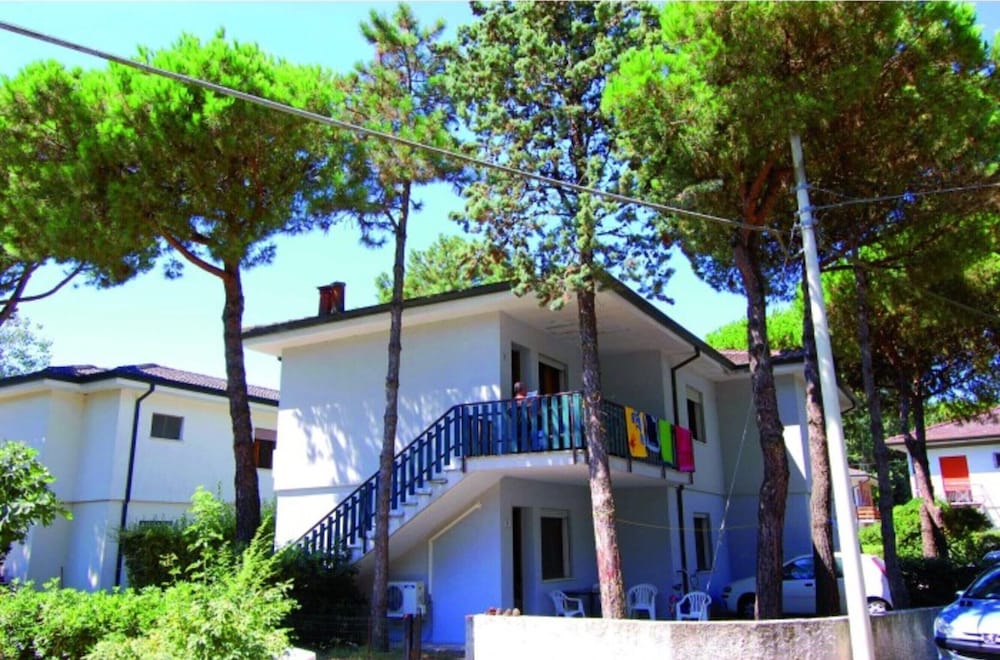 Charming Apartment With AC, Garden and Parking