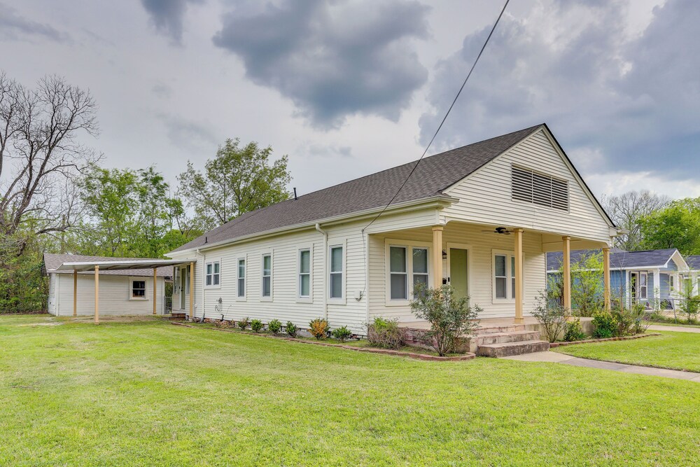 Half-mi to Dtwn Lufkin: Charming & Spacious Home!