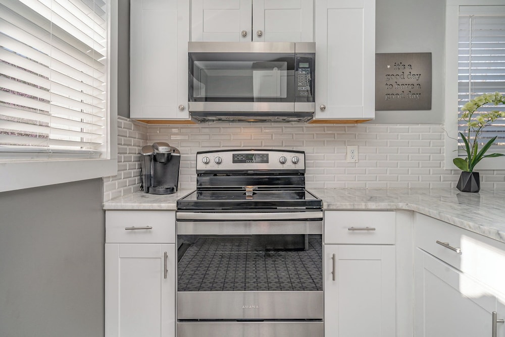 Urban Pearl-2 Bedroom & Private Patio-in Midtown