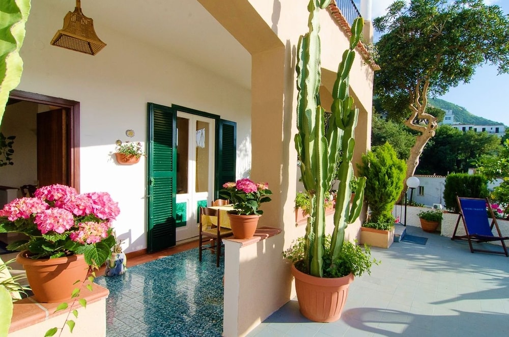 Villa Raffaela B&B
