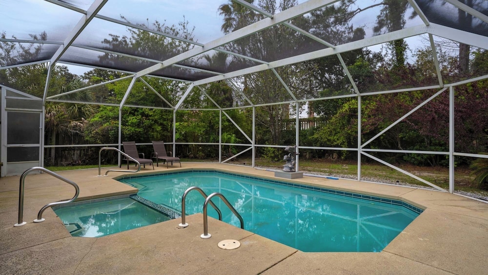 Spacious Retreat w/ Private Pool, Spa, Fireplace + Attraction Tickets!