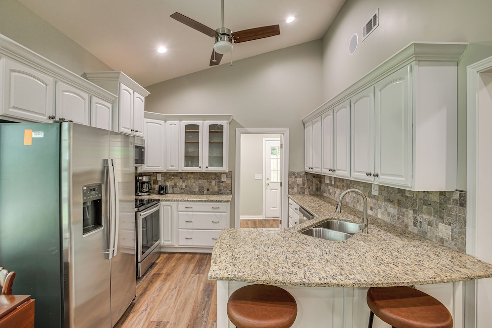 1/2 Mi to Kentucky Downs: Franklin Home w/ Patio!
