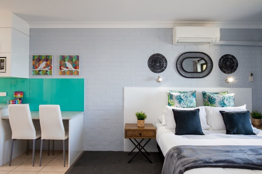 Batemans Bay Studio Escape With Lush Vista