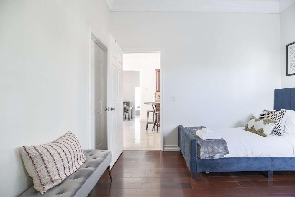 Elegant Retreat Modern Comforts, Prime Location