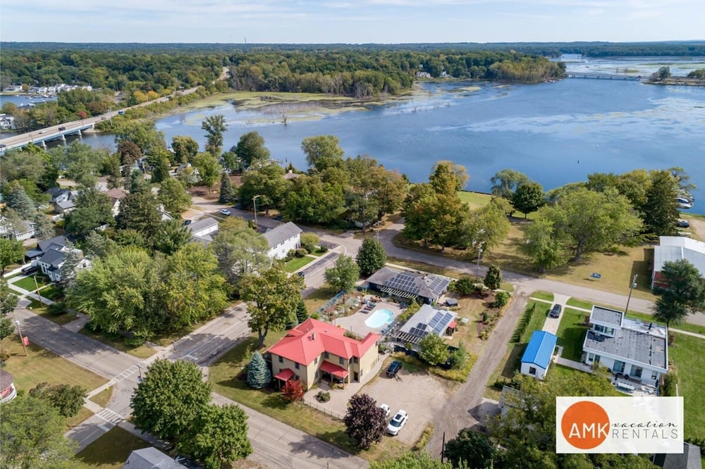 Lake Life Getaway - Condo Near Downtown