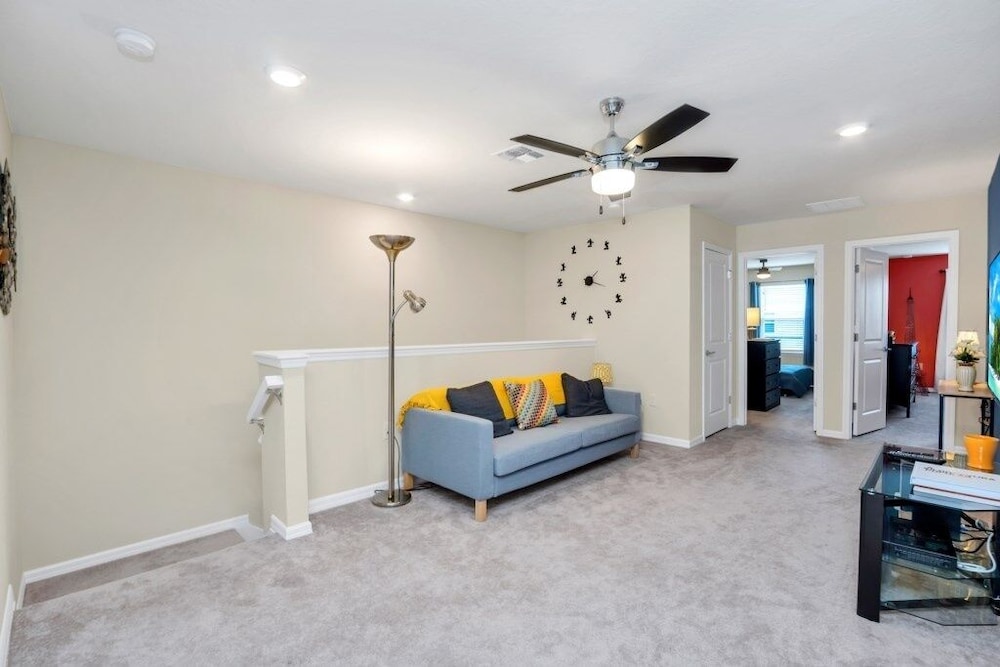 5 Bed Townhome! 5 Bedroom Townhouse by Redawning - Image 5