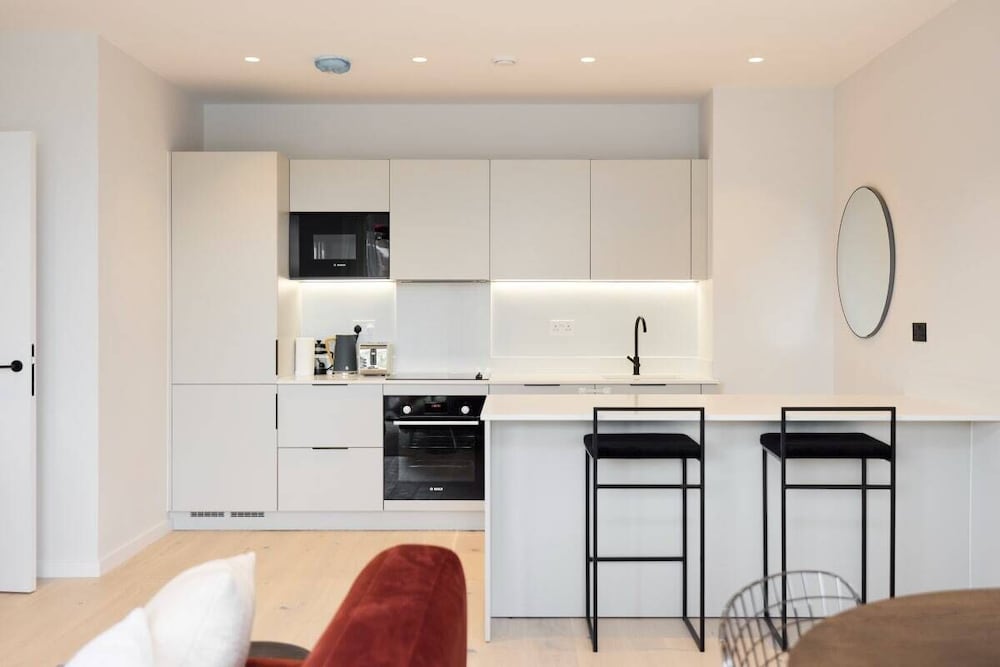 The Brondesbury Scenery - Bright 1bdr Flat With Balcony + Parking