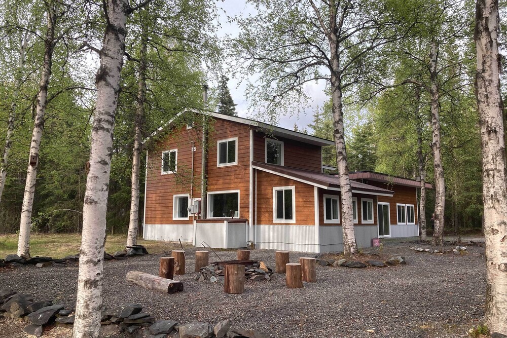 Peaceful Mountain-view Home - Walk to Kenai Lake! view 5