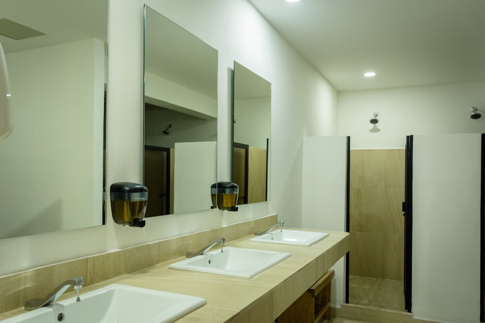 Nomads Party Hotel & Hostel