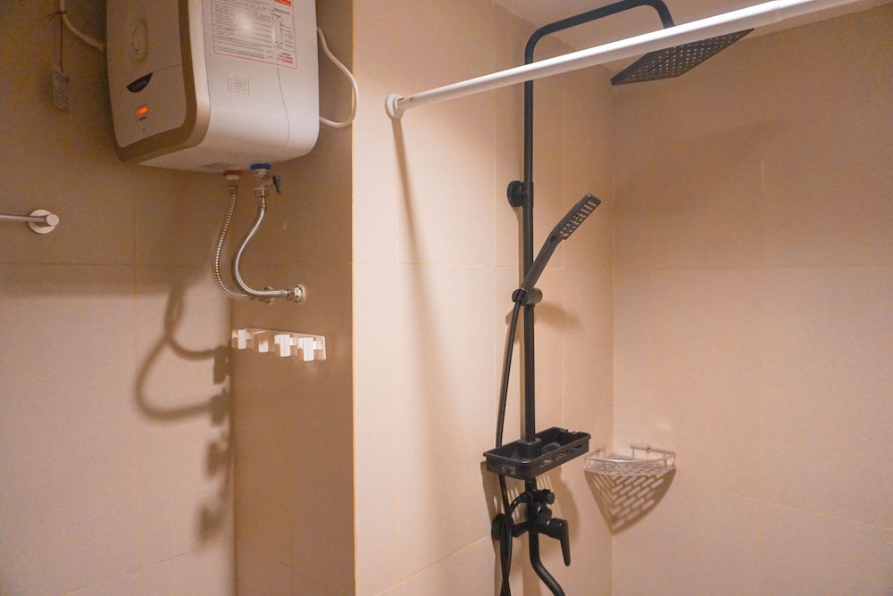 Cozy Studio Apartment At LRT City Jatibening