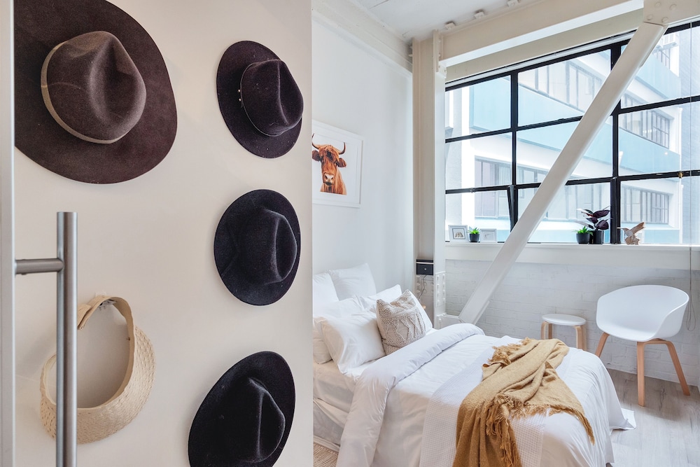 Awesome Cool Beachy 2BR CBD Gem Wifi view 5