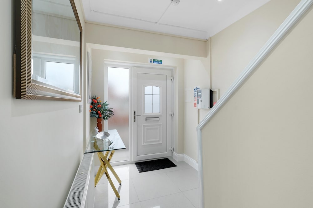 Stylish 4 Bedroom Home in Brightside Ave