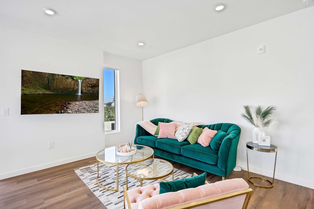 Luxury 2BR by Oneluxstay