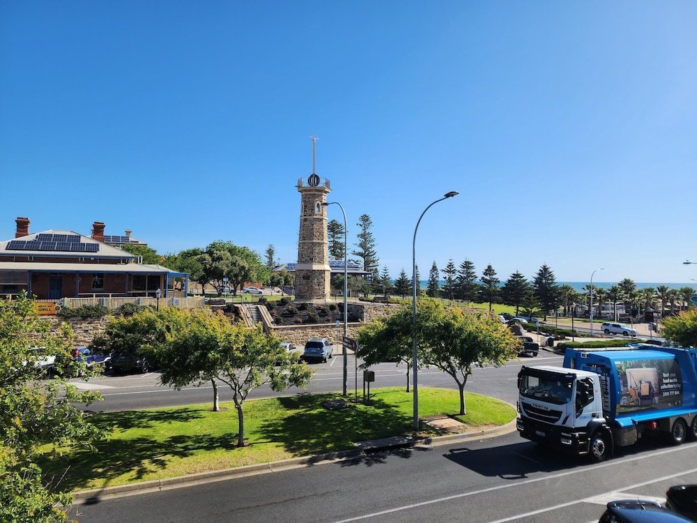 Semaphore Blue Apartments