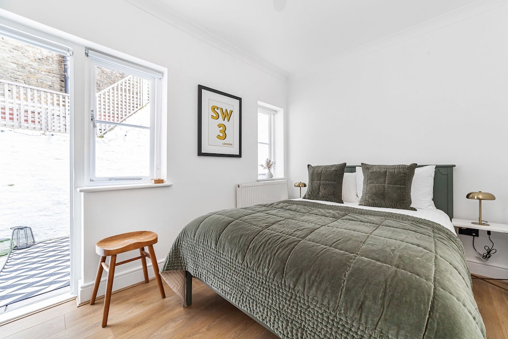 Chic Chelsea Retreat in a Victorian Building view 5