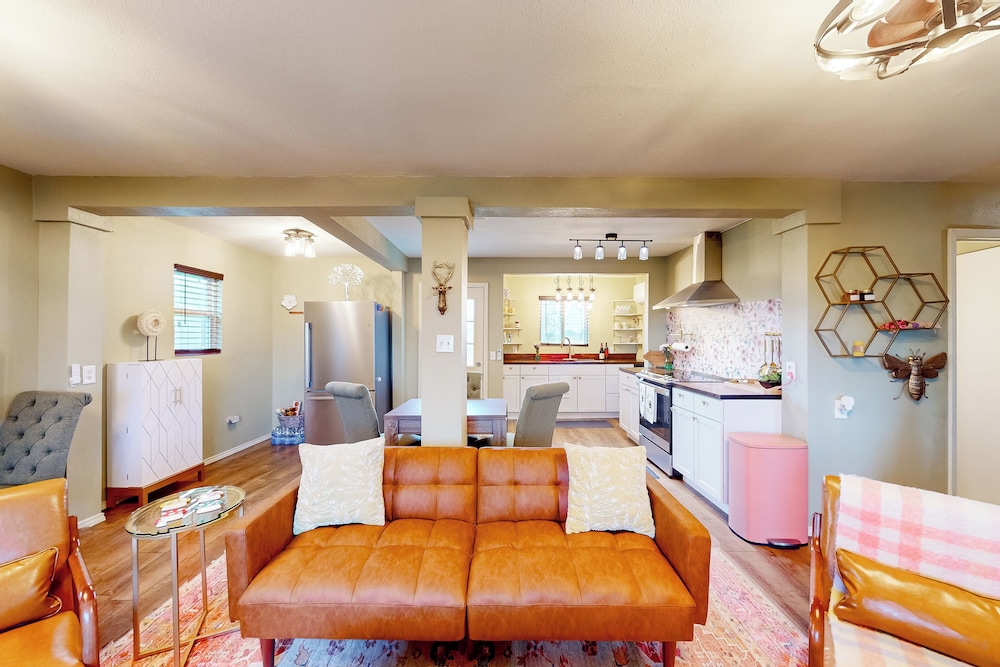 2BR Countryside Charmer w/ Fire Pit & W & D