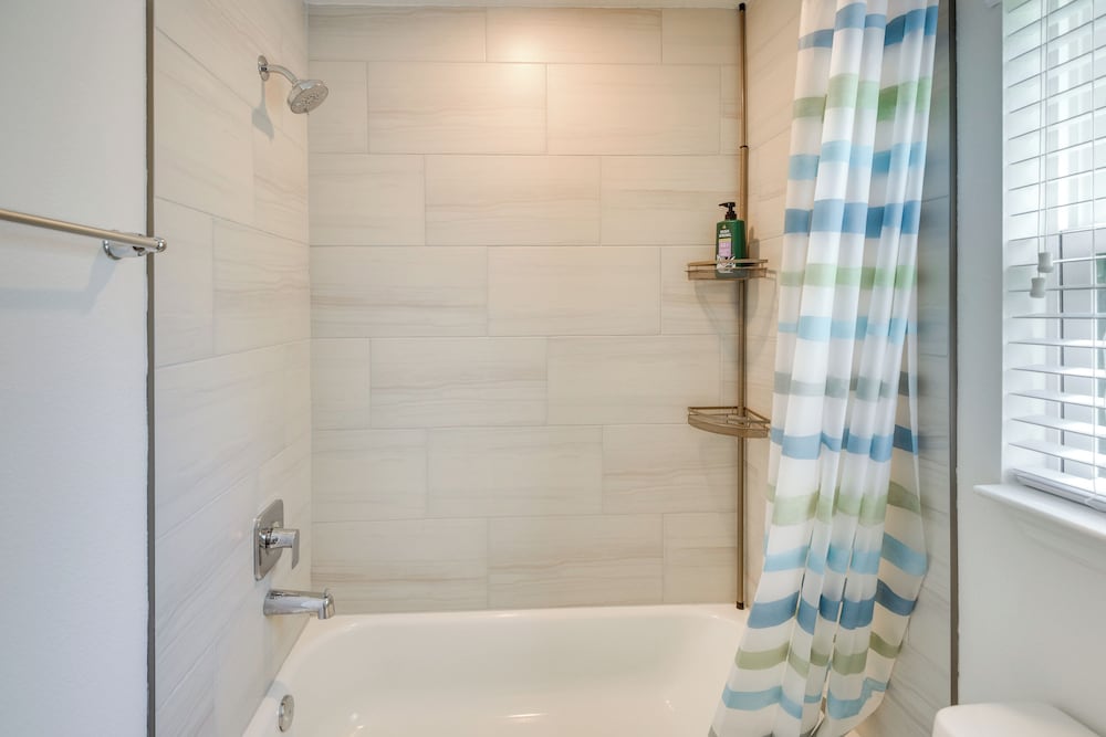 9 Mi to Beach: Brand-new Home in Palm Coast!