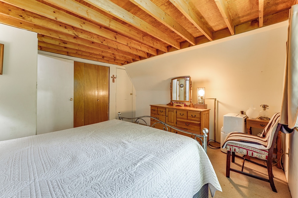 Hike & Fish: Delaware River Cabin w/ Views