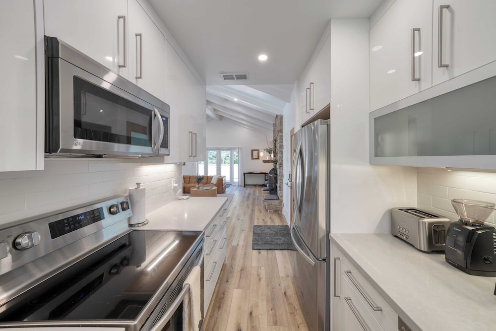 Sunridge Lookout by Avantstay Big Backyard Oasis + Patio, Central Location