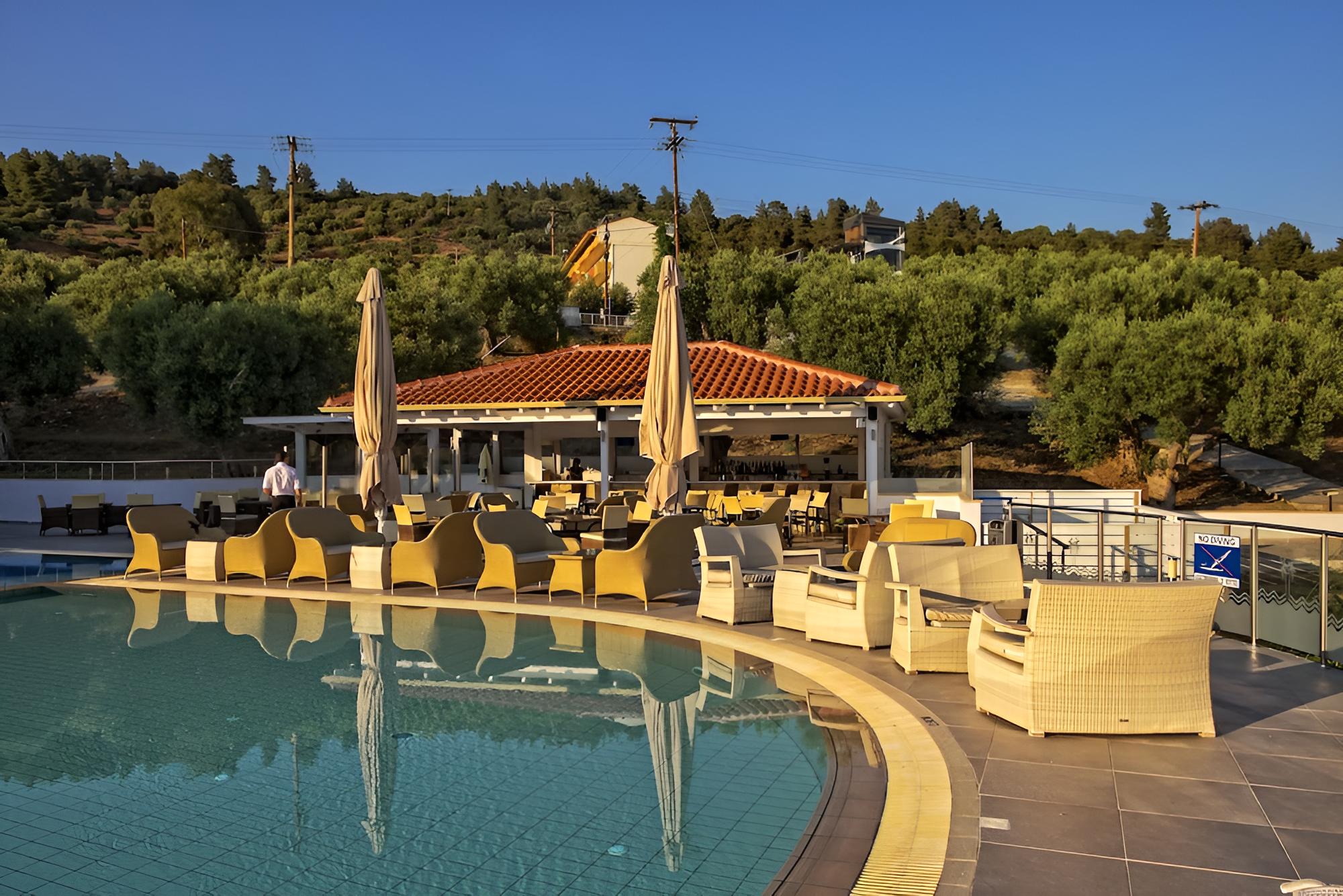 Lagomandra Beach Hotel