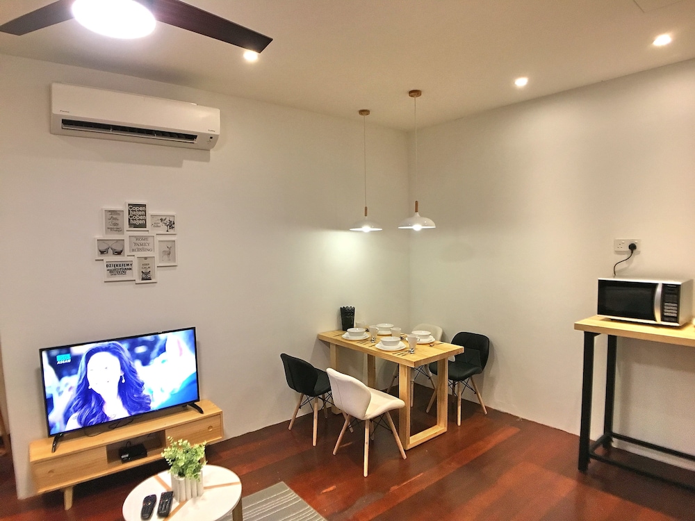 iBook7 - 2 Bedroom Gurney Studio Suite by iBook Homestay