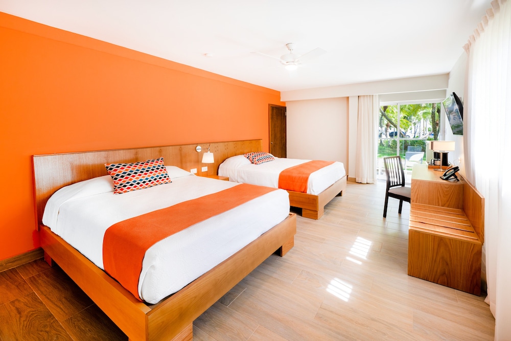 Coral Costa Caribe Beach Resort - All Inclusive - Property Image 14