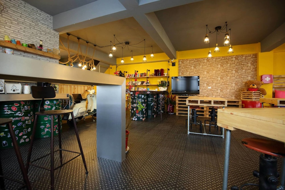 Hive Backpackers