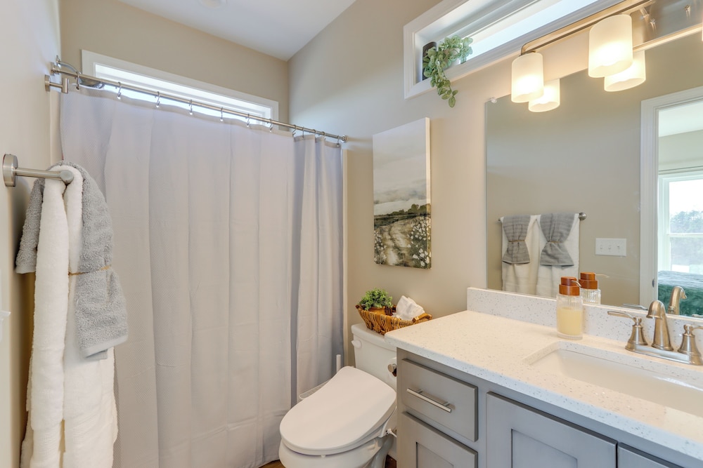 11 Mi to Dtwn Ellijay: Newly Built Modern Cabin!