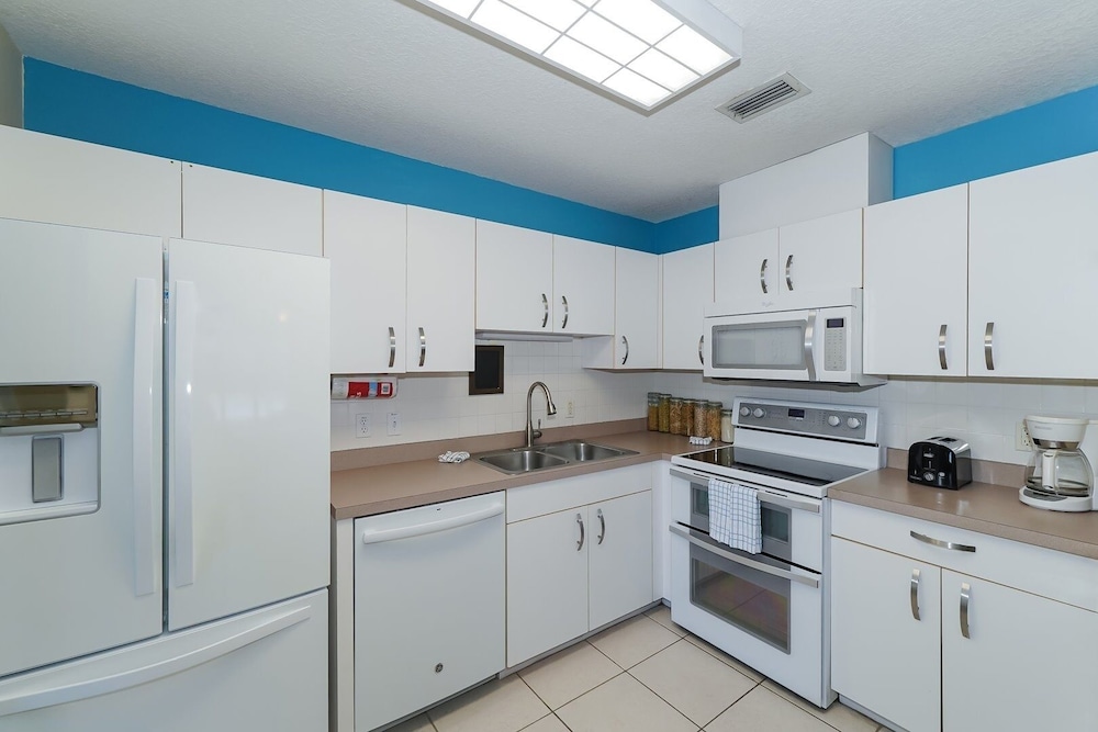 Latitude Adjustment 2 Bedroom Bungalow by RedAwning