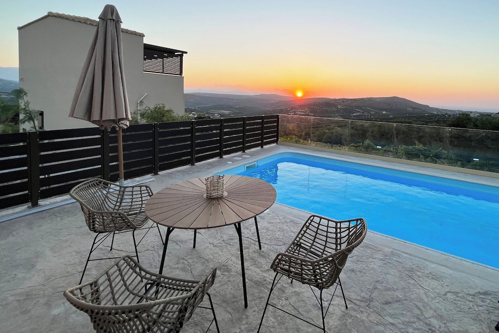 Romance at Villa Dionysos w heated pool