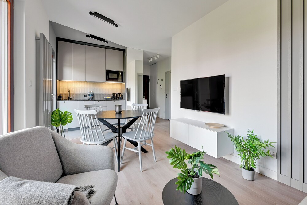 Aura III & Parking by Downtown Apartments