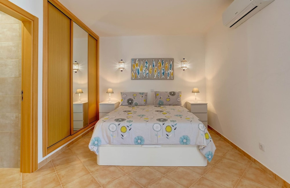 Elizabet Modern Apartment in the Heart of the Ci