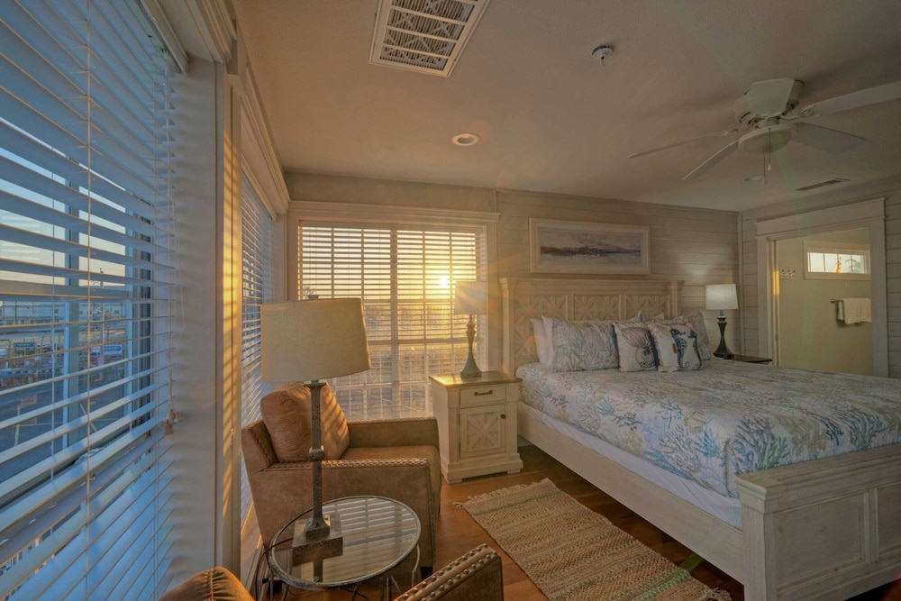 Sailfish & Blue Marlin Buyout by Avantstay 2 Units, Marina Front + View, Patio