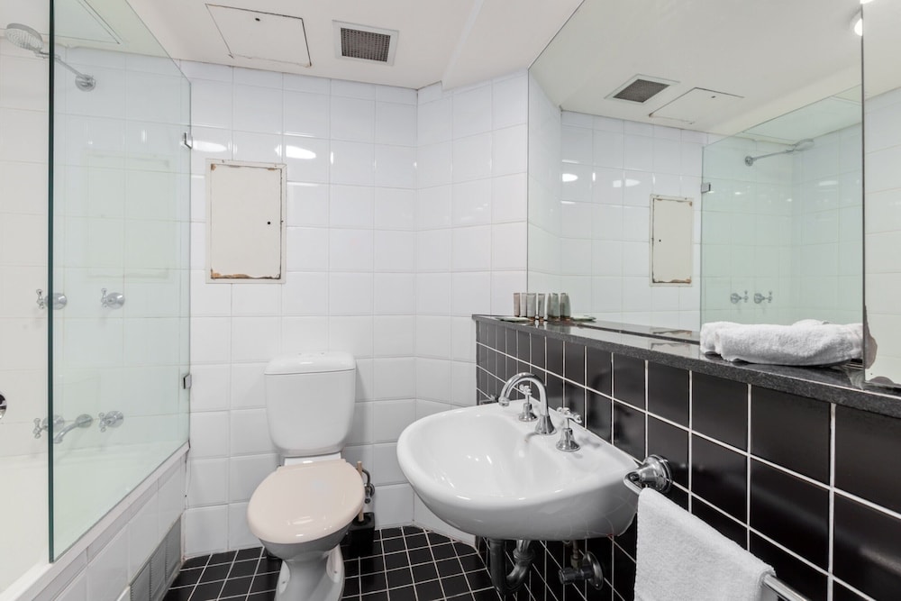 Bright 2-bed Surry Hills Apartment With Balcony