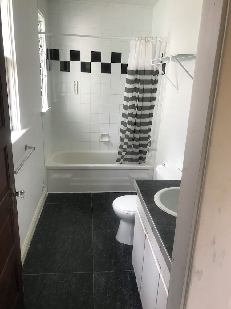 West Broadway guesthouse