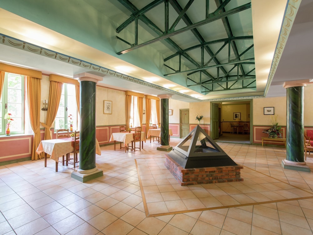 Cosy Flat in a Drome Chateau With Pool