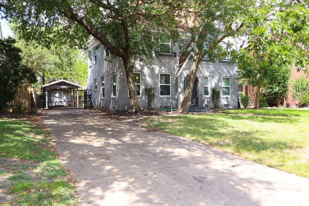 5BD Historic Retreat Parking Fast Wi-fi L Groups view 2