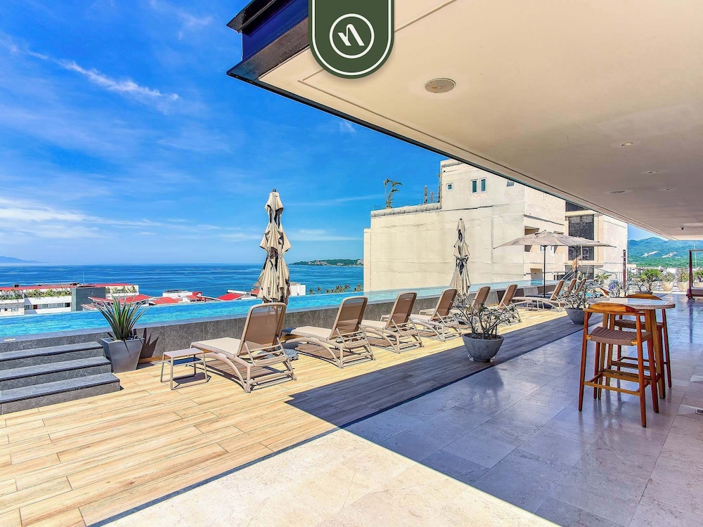 Centric 2BR Condo- Balcony - Rooftop Pool