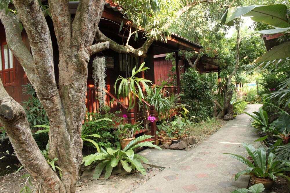 Baansuanlynjee Maeklong Resort