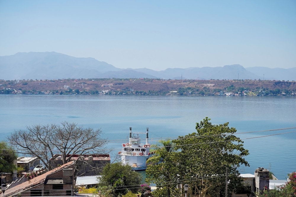 Casa Cayetana Colonial - Frente al lago